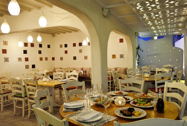 Mamalouka-restaurant-by-Dimitris-Economou-Mykonos-Greece-03