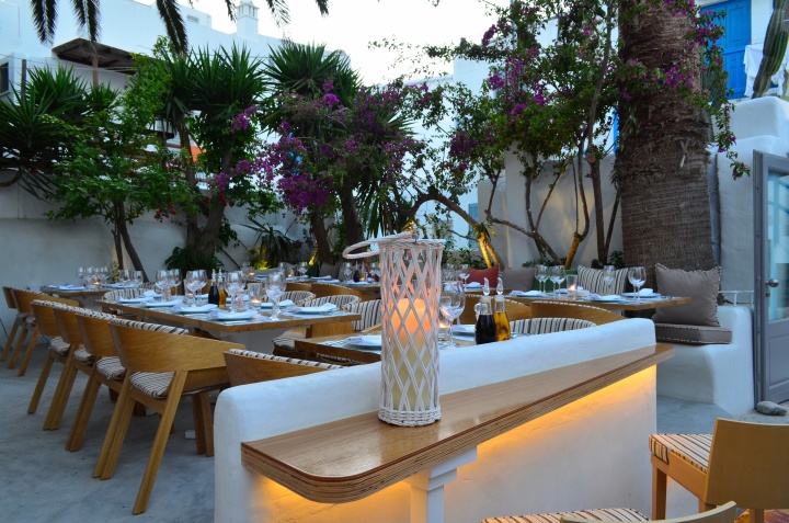 Mamalouka-restaurant-by-Dimitris-Economou-Mykonos-Greece-13