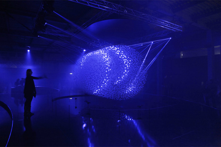FLUIDIC-installation-by-WHITEvoid
