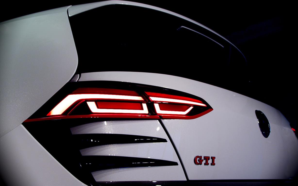 Volkswagen-Design-Vision-GTI-concept-2013-widescreen-16