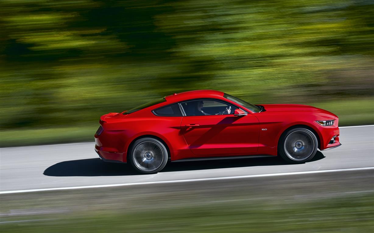 Ford-Mustang-2015-widescreen-03