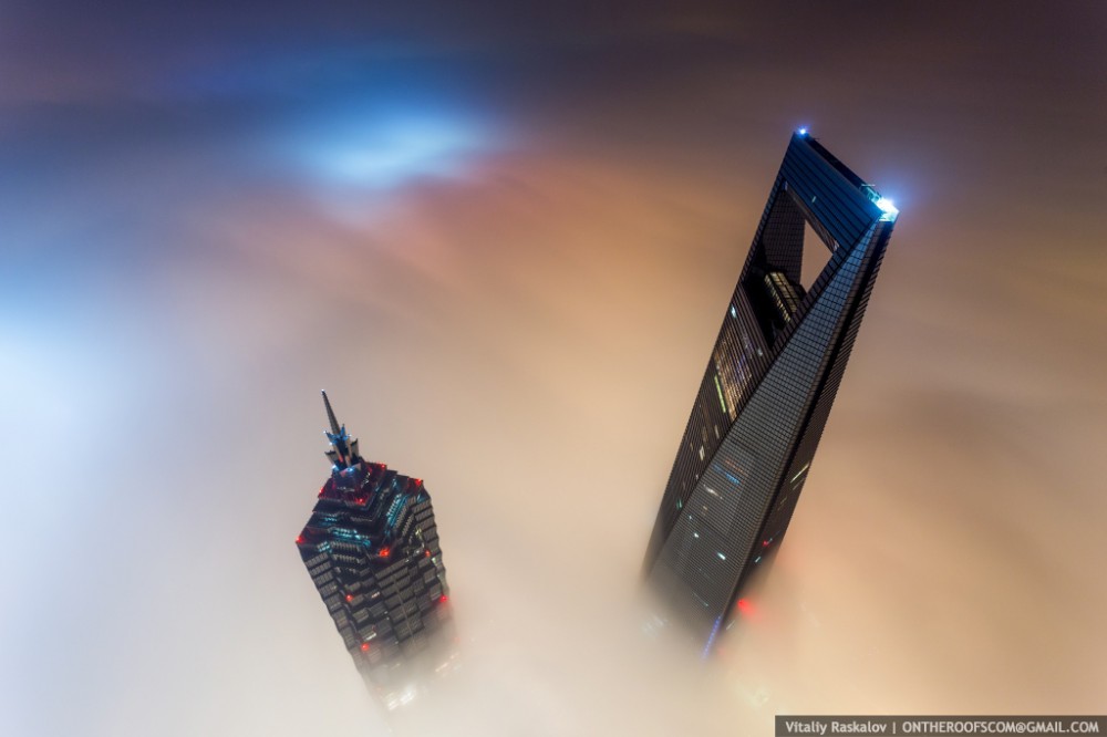 52fcd484e8e44e15890000a8_video-watch-two-men-scale-the-world-s-2nd-tallest-tower_shanghai2-1000x666
