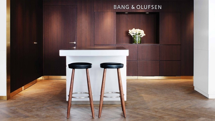 Bang-Olufsen-flagship-store-by-Johannes-Torpe-Studios-Copenhagen-Sweden-08