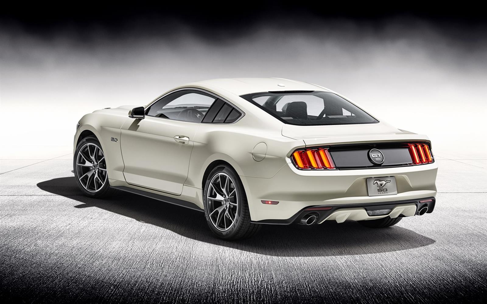 Ford-Mustang-50-Year-Limited-Edition-2015-widescreen-02