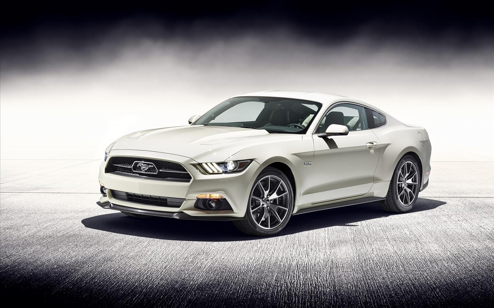 Ford-Mustang-50-Year-Limited-Edition-2015-widescreen-03