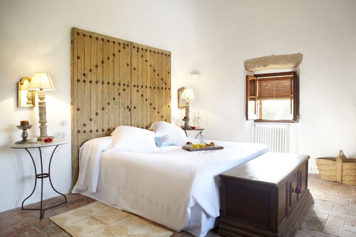 Can-Casi-Bed-and-Breakfast-by-Coblonal-Arquitectura-Regencos-Spain-20