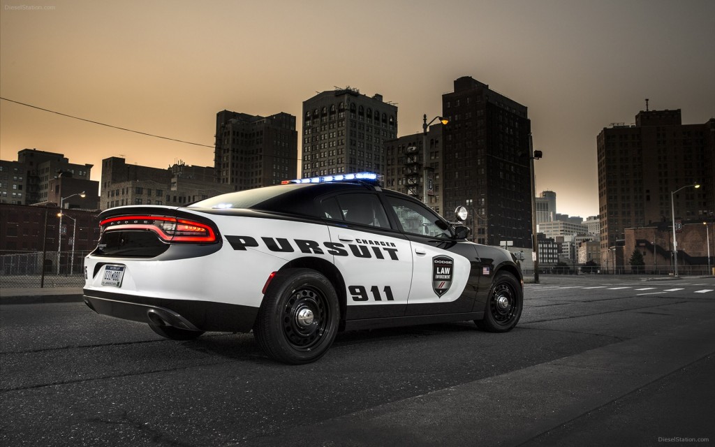 Dodge-Charger-Pursuit-2015-widescreen-04