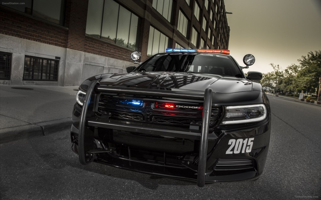 Dodge-Charger-Pursuit-2015-widescreen-05