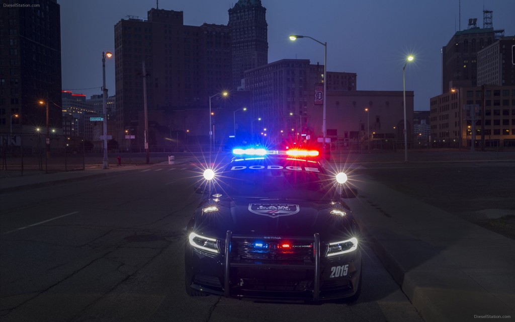 Dodge-Charger-Pursuit-2015-widescreen-06