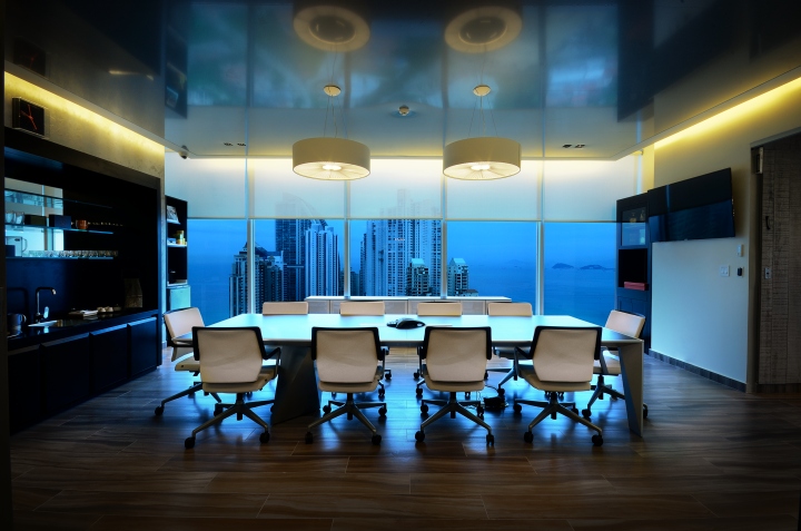Faconnable-office-and-showroom-by-Bettis-Tarazi-Arquitectos-Panama-City-Panama-02