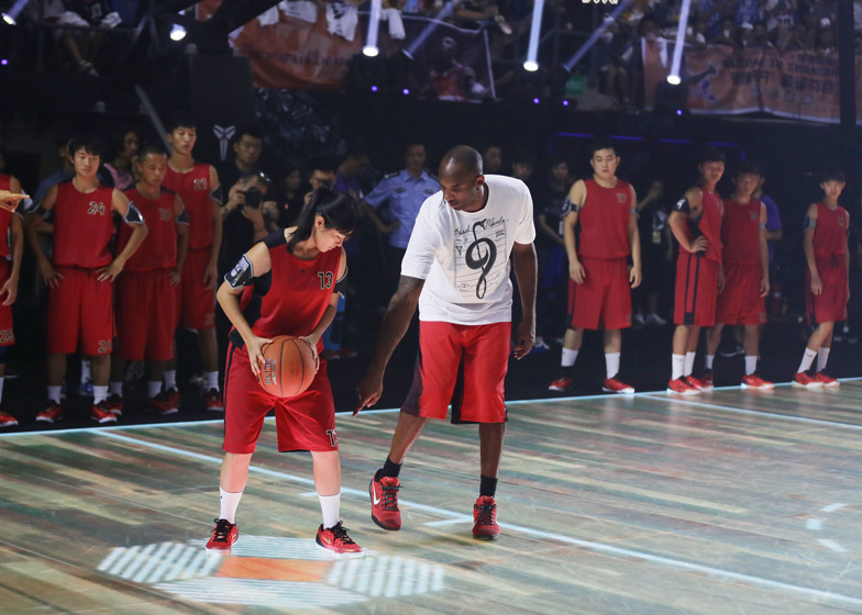 Nike-LED-basketball-court_dezeen_784_9