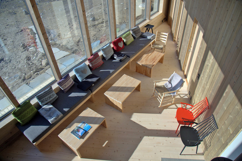 jarmundvigsnaes-arkitekter-rabot-tourist-cabin-norway-designboom-07