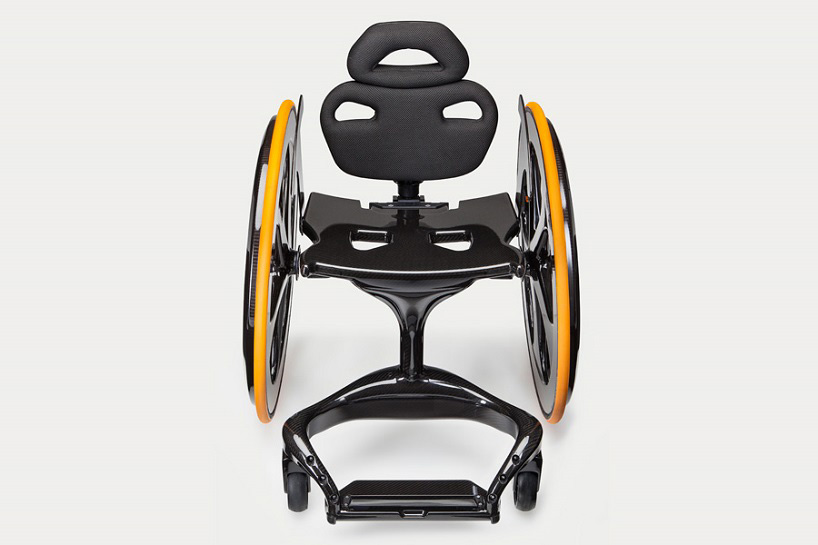 andrew-slorance-carbon-black-carbon-fiber-wheelchair-designboom-01