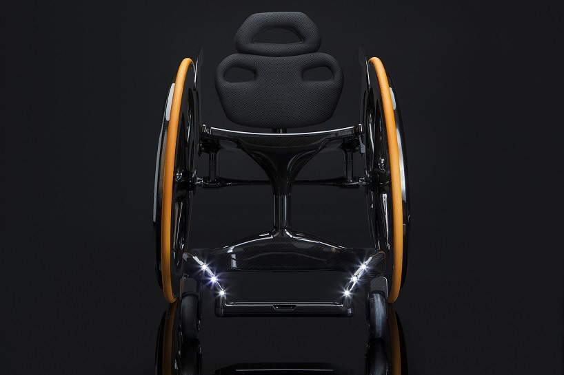 andrew-slorance-carbon-black-carbon-fiber-wheelchair-designboom-04