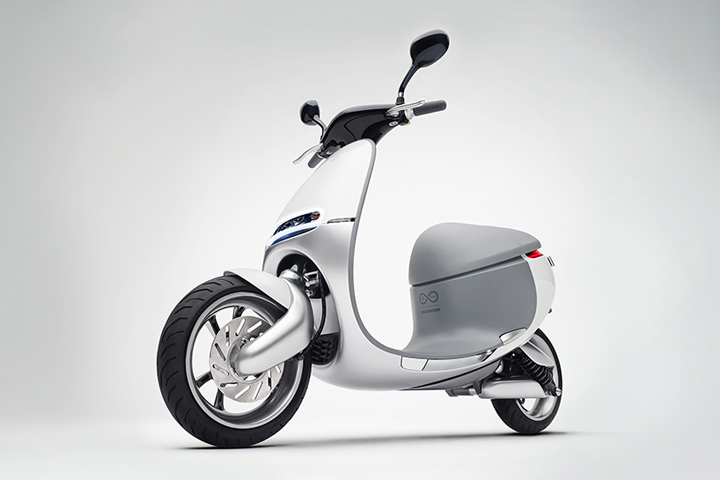 Electric-smartscooter-by-Gogoro-03