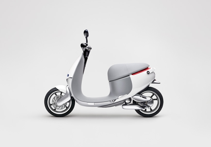 Electric-smartscooter-by-Gogoro-04