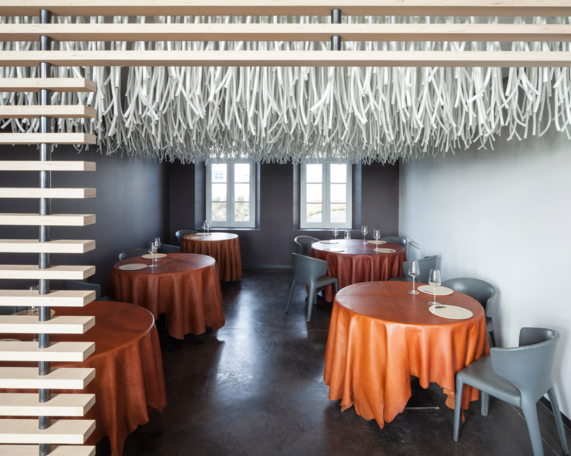 quentin-de-coster-lianes-lair-du-temps-restaurant-polyester-rope-designboom-02