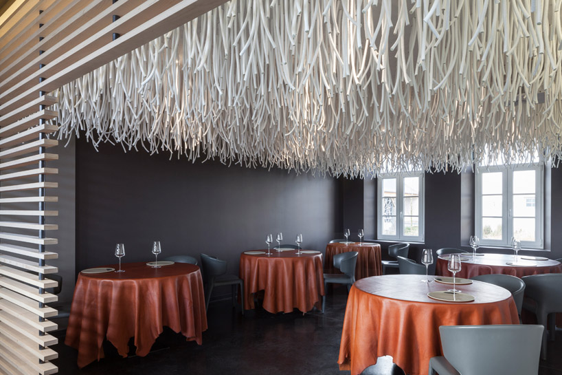 quentin-de-coster-lianes-lair-du-temps-restaurant-polyester-rope-designboom-08
