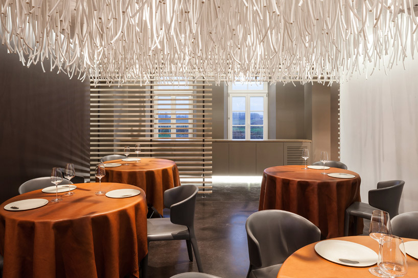 quentin-de-coster-lianes-lair-du-temps-restaurant-polyester-rope-designboom-11