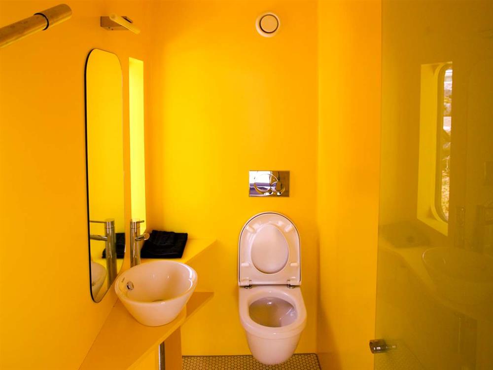 yellow-bath-design