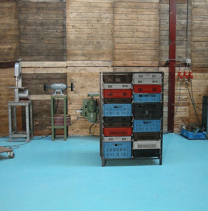 2-column-crates-cabinet-Mark-van-den-Gronden-Lensvelt-Made-in-the-Workshop