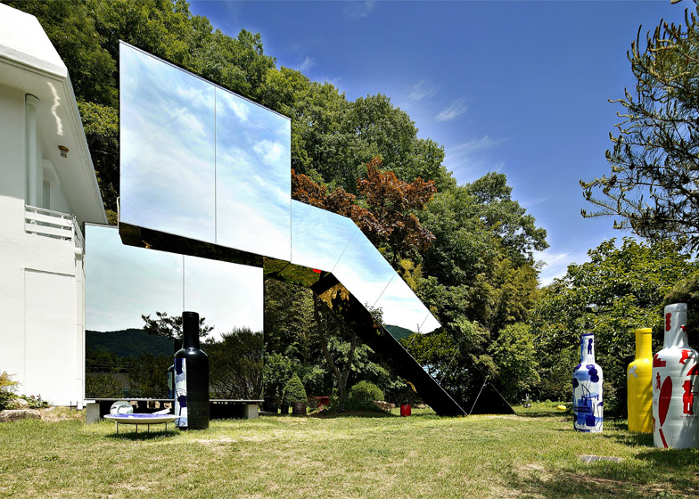 Jung-Gil-Young-gallery-by-Yoon-Space-Design_dezeen_784_0