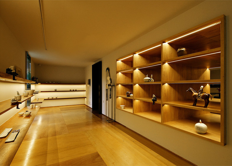 Jung-Gil-Young-gallery-by-Yoon-Space-Design_dezeen_784_19