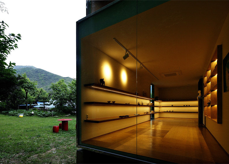 Jung-Gil-Young-gallery-by-Yoon-Space-Design_dezeen_784_20