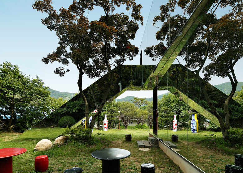 Jung-Gil-Young-gallery-by-Yoon-Space-Design_dezeen_784_3