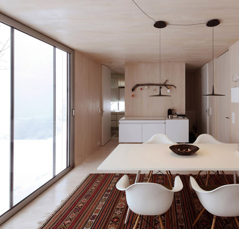 Transportable-mirrored-house_Delugan-Meissl-Associated-Architects-DMAA_dezeen_468_26