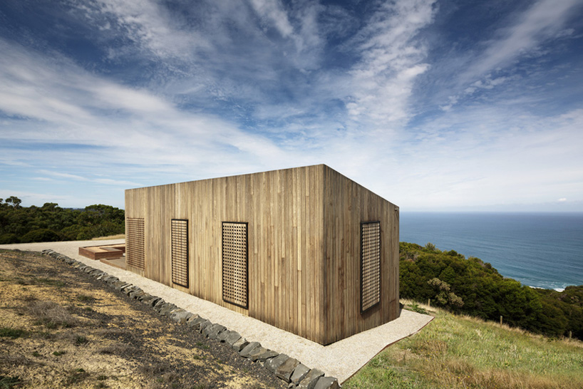 jackson-clements-burrows-architects-moonlight-cabin-victoria-australia-designboom-06