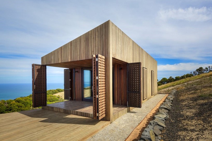 jackson-clements-burrows-architects-moonlight-cabin-victoria-australia-designboom-08-818x546
