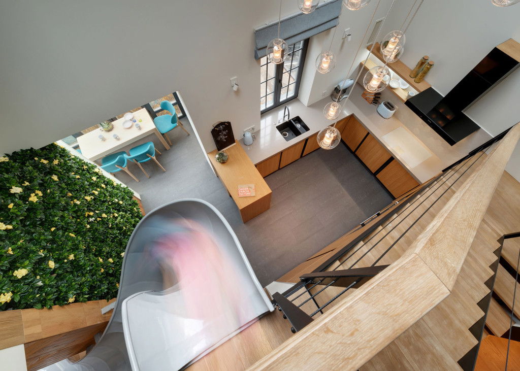 Apartment-with-a-slide-by-KI-Design-Studio_dezeen_1568_0