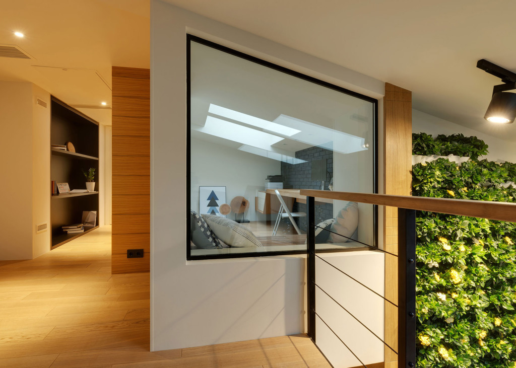 Apartment-with-a-slide-by-KI-Design-Studio_dezeen_1568_10