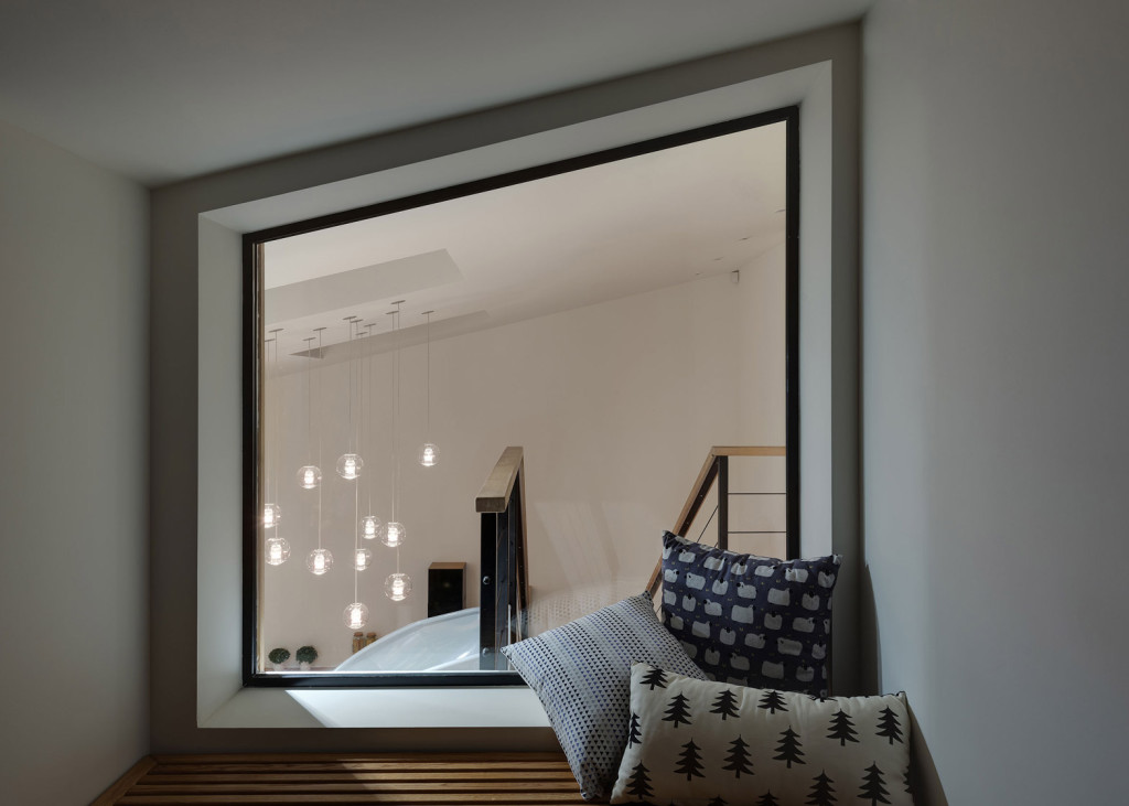 Apartment-with-a-slide-by-KI-Design-Studio_dezeen_1568_12