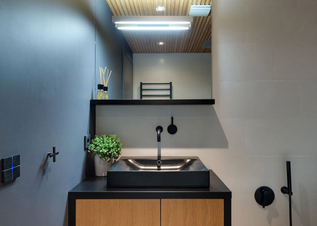 Apartment-with-a-slide-by-KI-Design-Studio_dezeen_1568_18