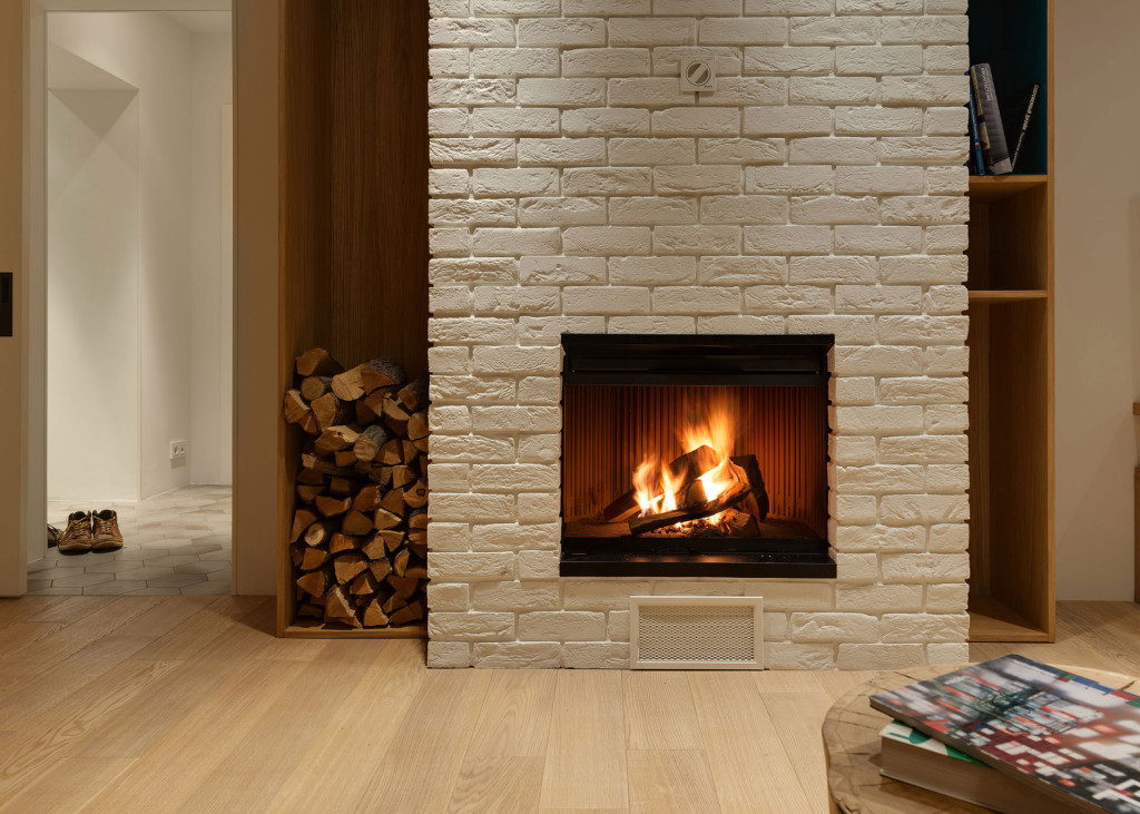 Apartment-with-a-slide-by-KI-Design-Studio_dezeen_1568_19