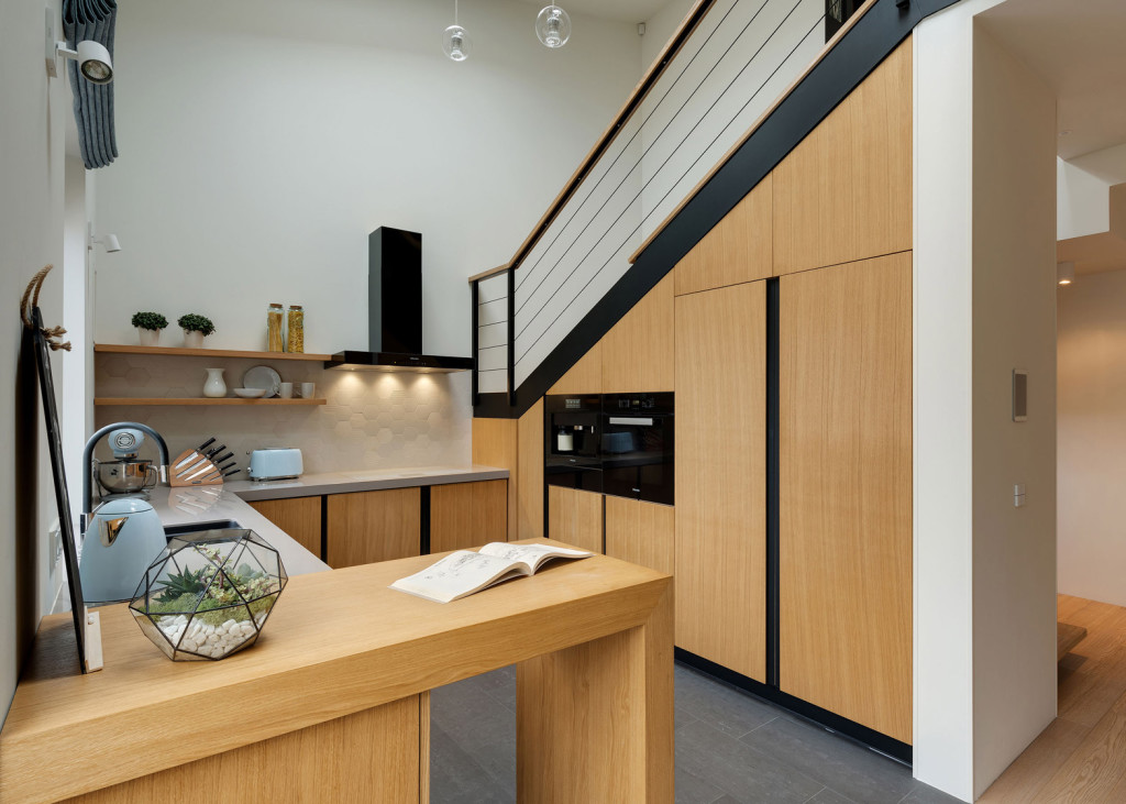 Apartment-with-a-slide-by-KI-Design-Studio_dezeen_1568_3