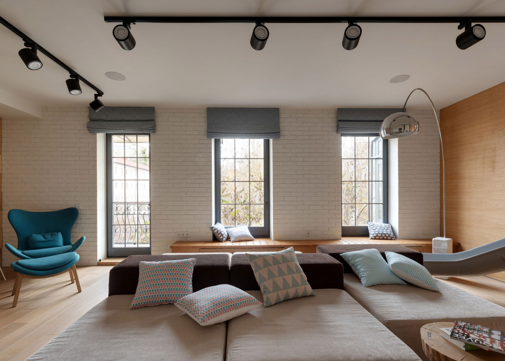 Apartment-with-a-slide-by-KI-Design-Studio_dezeen_1568_5