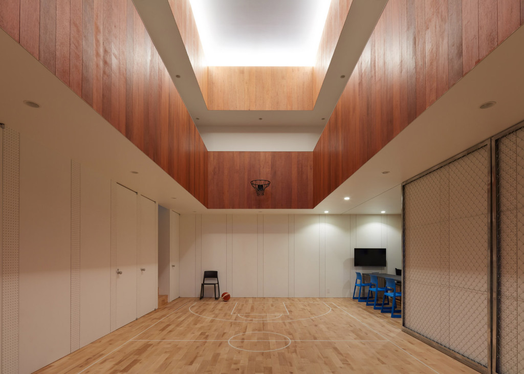 Basketball-Court-House_Koizumi-Sekkei_Shizuoka_Japan_dezeen_1568_11