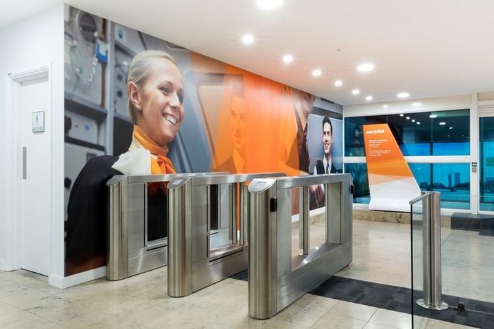 easyJet-Offices-Training-Facility-by-Area-Sq-London-UK-02