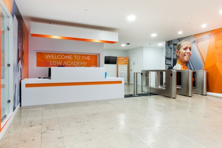 easyJet-Offices-Training-Facility-by-Area-Sq-London-UK-05