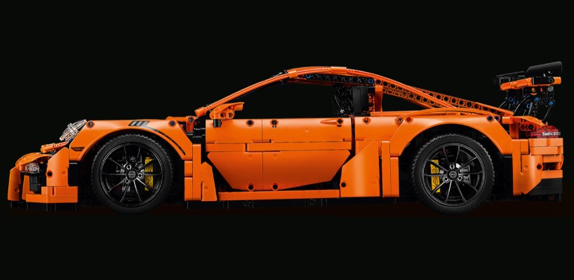LEGO-technic-porsche-911-GT3-RS-kit-designboom-01-818x400