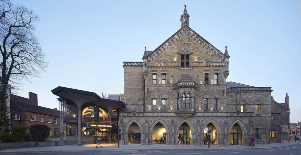 1_De_Matos_Ryan_York_Theatre_Royal_%C2%A9Hufton_Crow_017