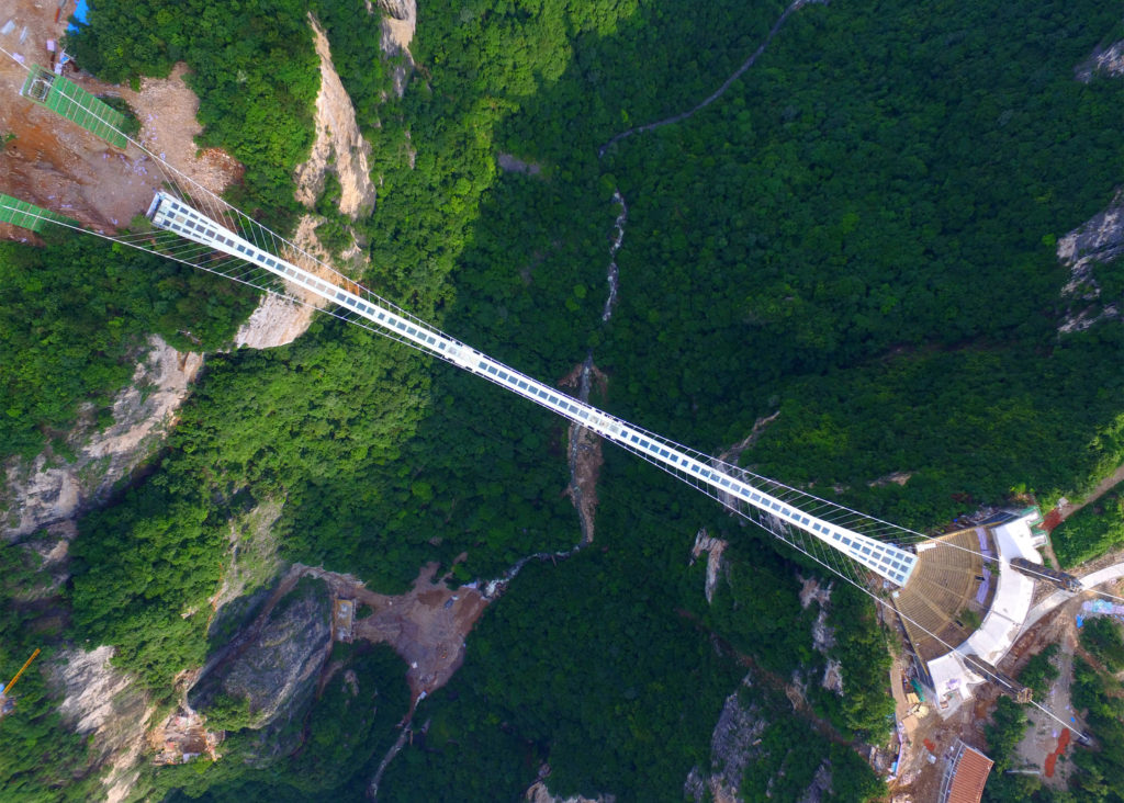 zhangjiajie-grand-canyon-glass-bridge-haim-dotan_dezeen_2364_ss_0