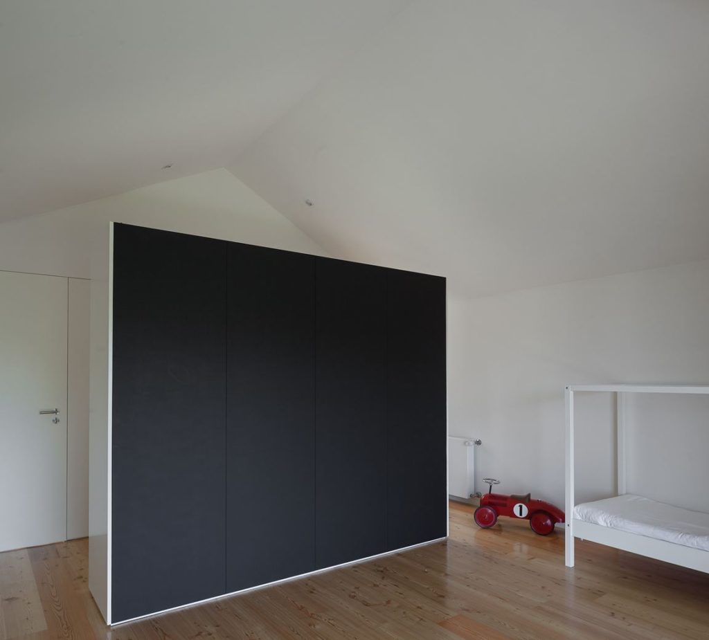 f3982225-dd6b-4e2b-a0a4-493d3e7221bd